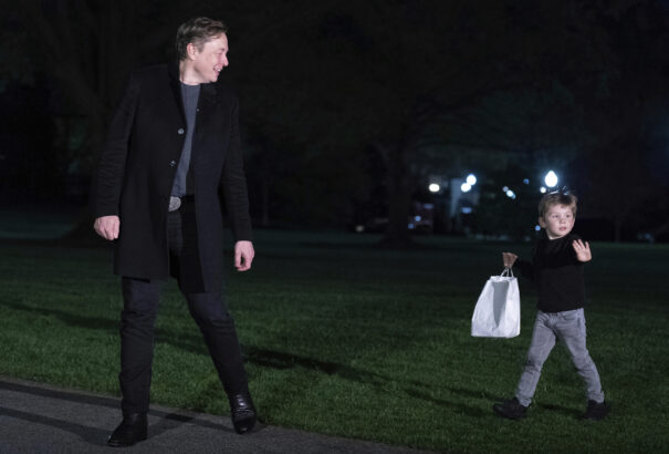 Jön Elon Musk gyermekbarát mesterséges intelligenciája, a Baby Grok