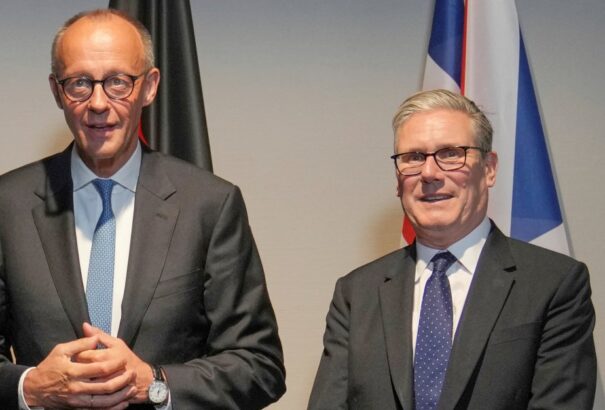 Németország és Nagy-Britannia védelmi megállapodást ír alá