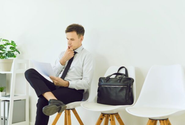 Generációk válsága: Nem találnak munkát a friss diplomások Szlovákiában – de vajon miért?