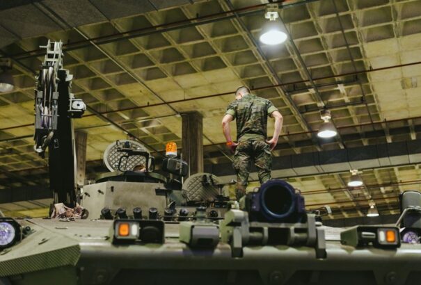 Szó szerint ész nélkül költi a pénzt Brüsszel fegyverkezés címszó alatt – ez már szinte pazarlás