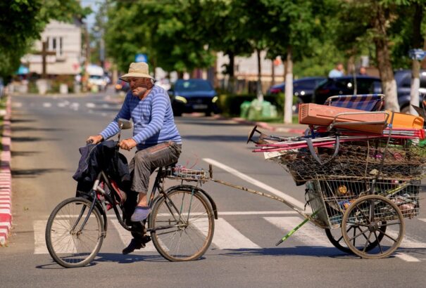 Bezzegrománia a „bóvli” hitelminősítés határán egyensúlyoz