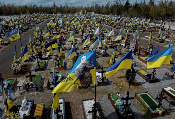 Az elesett ukrán katonák számát titkolják – de nehéz letagadni a helyzetet, amikor sorra telnek meg a temetők