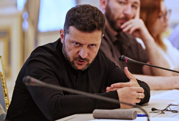 „A háború előtt milliókat lopnak, most majd tízmilliókat fognak ellopni” – Ukrajnának elege van Zelenskzij autoriter vezetéséből