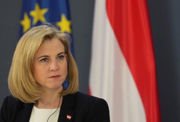 Az osztrák külügyminiszter belengette Ausztria csatlakozását a NATO-hoz