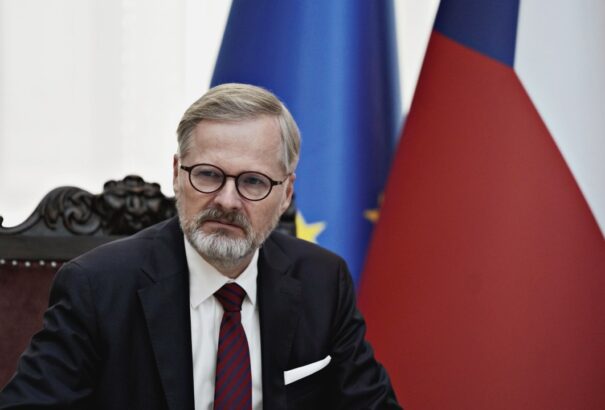 Kitört a botrány a szomszédban: A katonai hírszerzés megfigyeli a ellenzéket