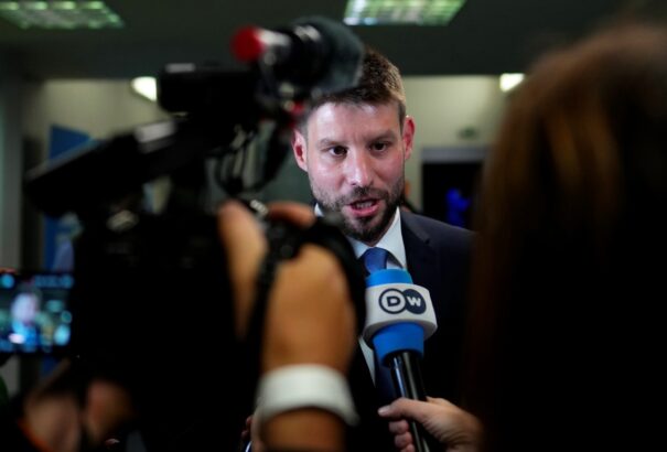 Šimečka: A kormányfőnek az elszabadult árakkal kellene foglalkoznia, nem pedig puccsokról hadoválnia