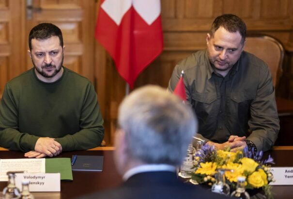 Napokon belül bukik az ukrán kormány, Zelenszkij kiválasztotta Smihal utódját