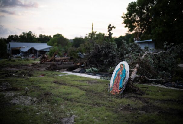 A texasi árvizek eddig legalább 109 halálos áldozatot követeltek, több mint 160 ember eltűnt