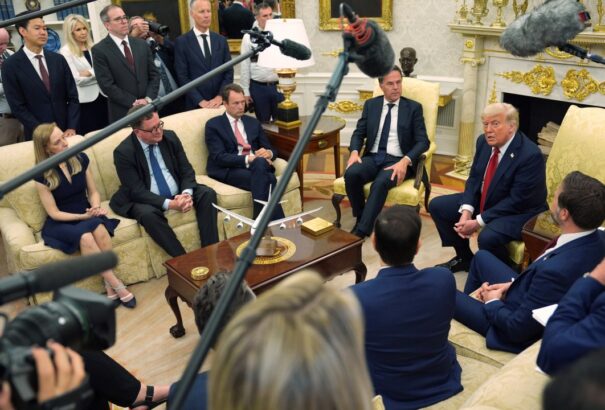 Trump bekeményít Moszkvával szemben – európai pénzen ömlik majd az amerikai fegyver Ukrajnába