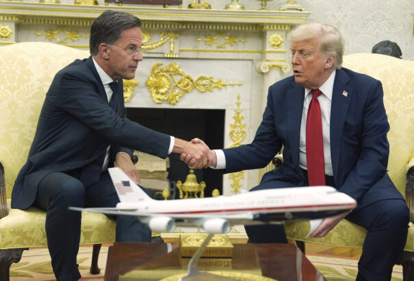 Trump vámokkal fenyegeti Oroszországot, fegyvereket ad a NATO-nak Ukrajna támogatására