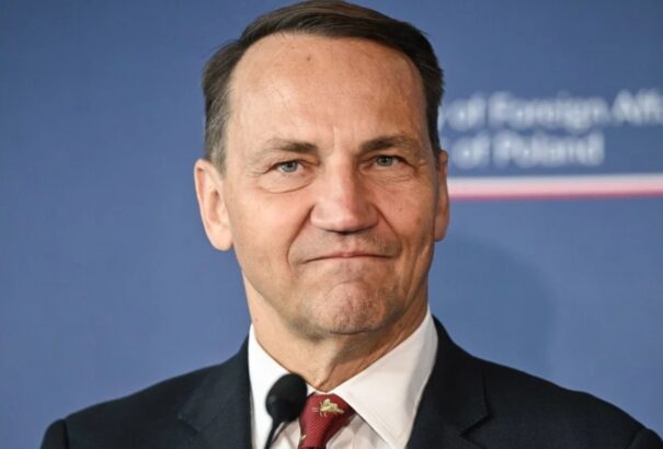 „Árulásért akasztás“: Radosław Sikorski keményen bírálta Andrzej Dudát