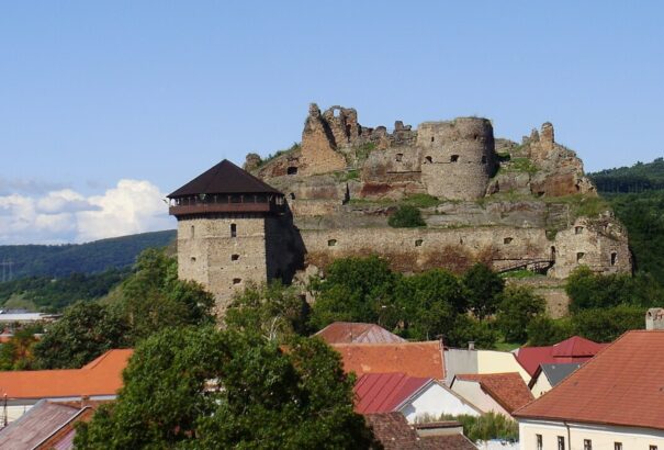 Helyreállítják a füleki vár kétszáz éve elzárt részét, kilátó is épül