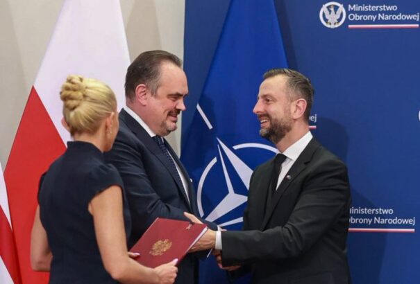 Fegyverkezés: Lengyelország 4 milliárd dolláros hitelt vesz fel az Egyesült Államoktól