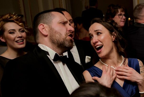 Király Zsolt: „Tüntetni a gazda ellen, pénzből, amit a gazda adott” – Bokor Réka és Orosz Örs kettős élete