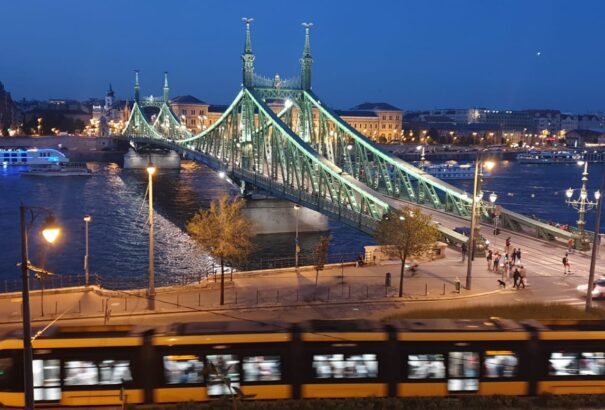 Micskó András: Mi harminc? – Mi mennyi? Budapest csődközelben