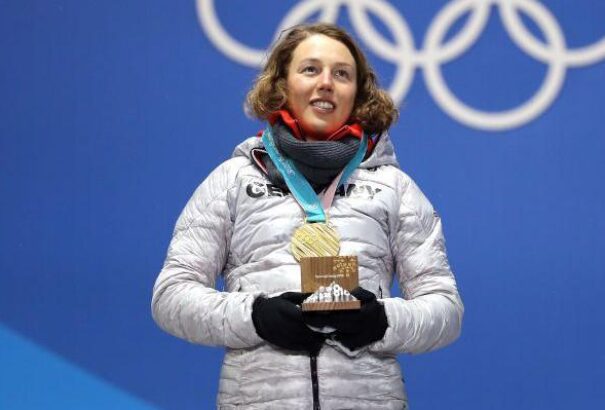 Ismert olimpiai bajnoknő tűnt el a pakisztáni hegyekben – hegymászás közben zuhanó kövek találták el