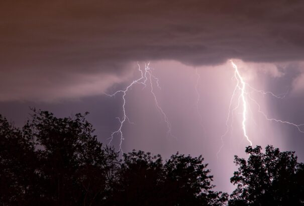 Zivatarokra kell számítani Nyugat-Szlovákia egyes járásaiban
