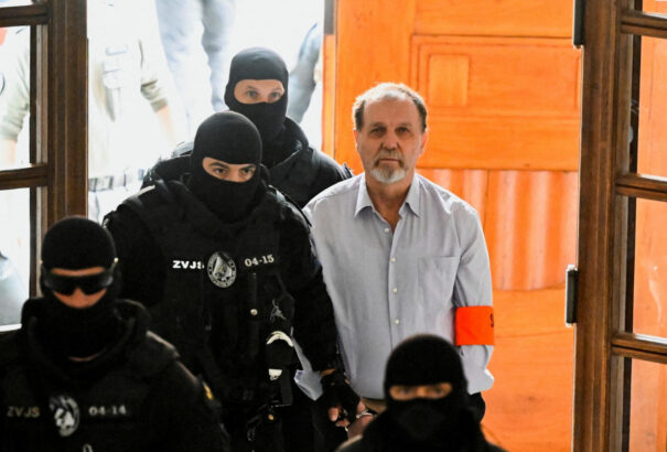 Elkezdődött Fico merénylőjének a pere, a bíróság épületébe belépve azt kiáltotta: „Éljen a szabad kultúra!”