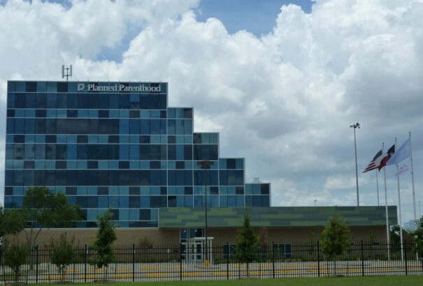 Nagy csatát nyertek az amerikai életpártiak: pénzhiány miatt bezár a világ legnagyobb abortuszklinikája