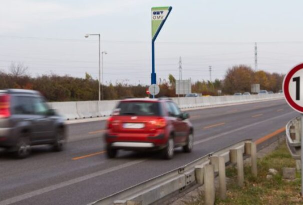 Nagy átverés a sztrádamatricák körül – drágán árulják a hamis oldalak, a minisztérium figyelmeztet