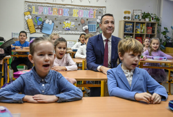 Újabb iskolatörvény-módosításokról tárgyal a kormány