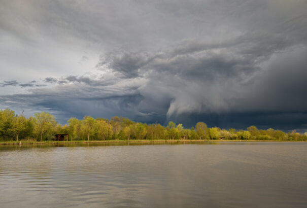 Megérkezett a hiegfront – felhős, esős, szeles idővel indul a hét