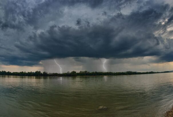 A délutáni órákban heves zivatarok várhatók Nyugat-Szlovákiában