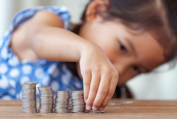 A felmérés megmutatta, milyen gyakran és mennyi zsebpénzt adnak a szülők a gyermekeiknek