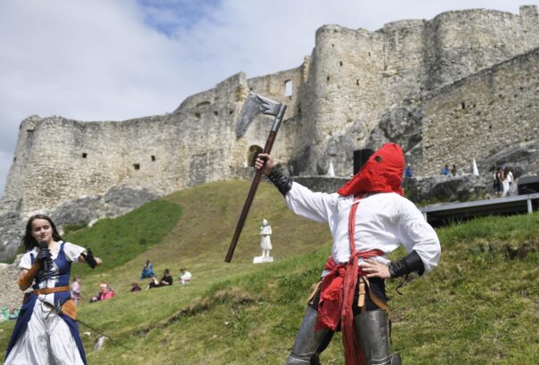 Tomáš: 11 millió eurót fordítottunk várfelújításokra, több száz ember kapott munkát