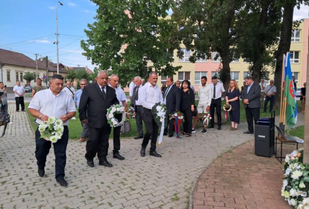 Megemlékezés a roma holokausztról Rimaszombatban – Képekkel