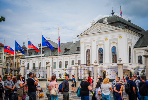 Közel tízezren vettek részt a nyitott ajtók napján a pozsonyi elnöki palotában