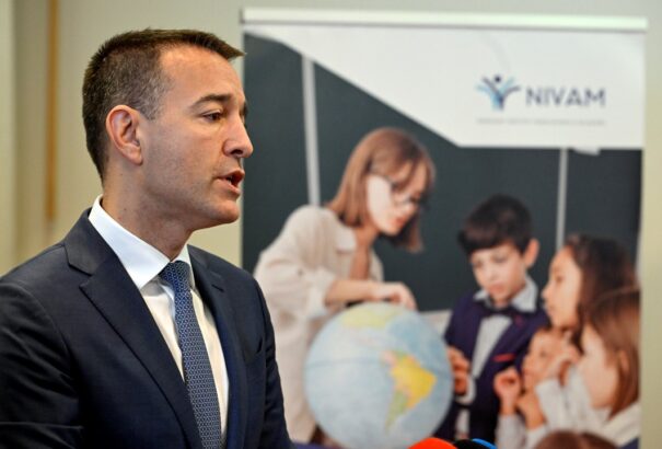 Marker: Drucker tervezete 23 millió eurótól fosztaná meg az egyházi iskolákat