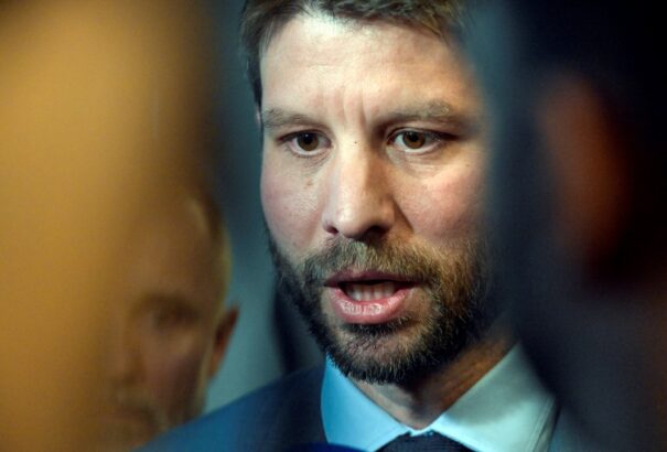 Šimečka szerint Fico vietnami trollfarmokról vásárolt lájkokat az ő lejáratására