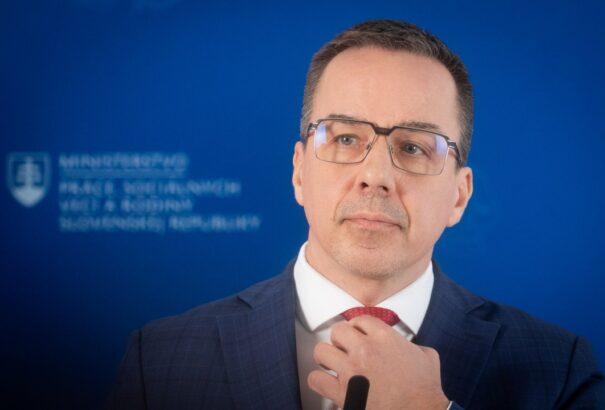 Itt a bejelentés: Jövőre 915 euróra nő a minimálbér