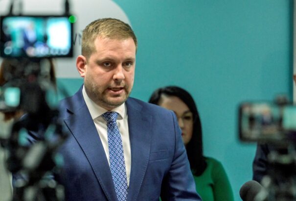 Balhé lesz: kiszivárgott a mentőautó-tender eredménye, a HLAS egyik mecénása is a győztesek között van