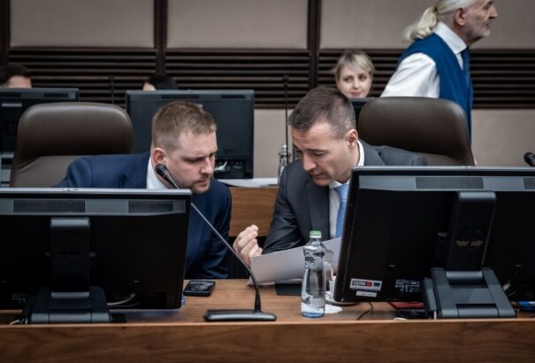 Šaško már „ismerkedik” az mRNS-vakcinákról szóló akadémiai jelentéssel