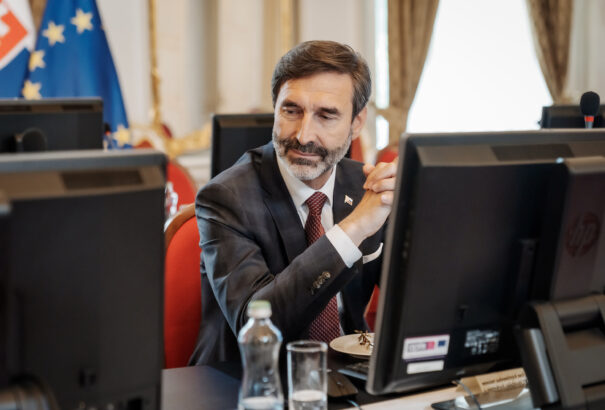 Blanár méltatja az Egyesült Államok erőfeszítéseit az ukrajnai háború befejezésére