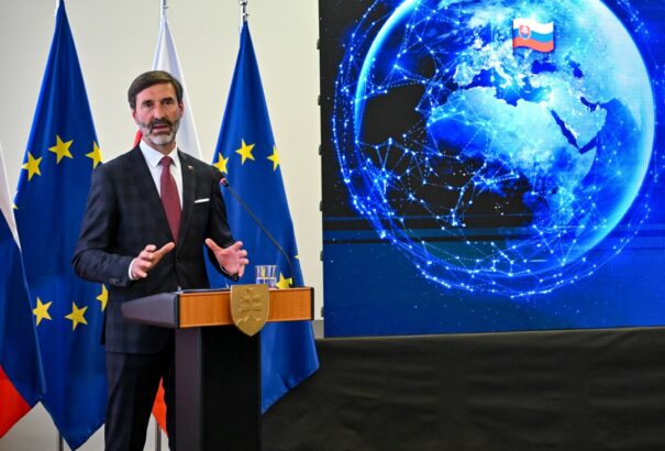 Blanár a Tudományos Akadémiát bírálta a vakcinák kapcsán. Jön a konszolidáció, de áfaemelés nem lesz