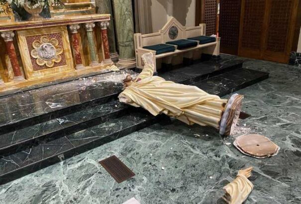 Gyóntatófülkékbe ürített fekália, lefejezett Krisztus-szobrok – egyre több a templomgyalázás Németországban