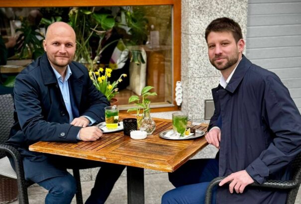 Ipsos-felmérés: A PS nyerné a választásokat, és a Demokrati is bejutna a törvényhozásba