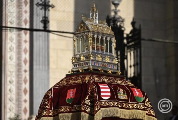 Augusztus 20. – Váci megyés püspök: tanuljuk el István királytól a béketeremtés kultúráját!