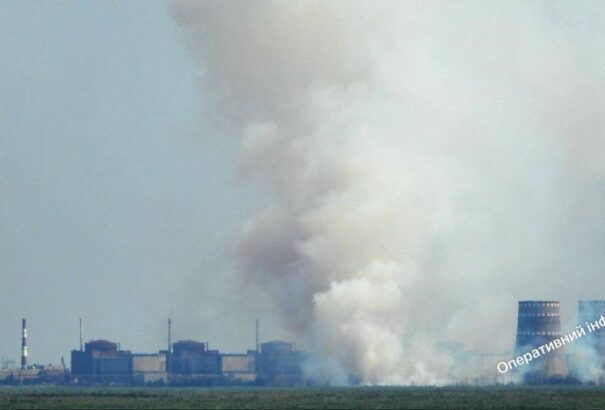 Hatalmas tűz ütött ki a Zaporizzsjai atomerőműnél