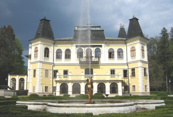 Múmia a vitrinben, kígyóbőr a plafonon – A betléri Andrássy-kastély