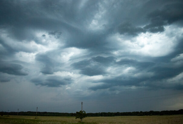 Csütörtökön országszerte viharok és esőzés várható