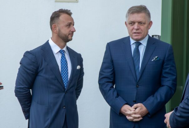 Fico szerint a HLAS túlságosan dörgölőzik a PS-hez. A HLAS erre küldött egy emlékeztetőt Ficónak arról, kinek köszönheti a kormánypozíciót