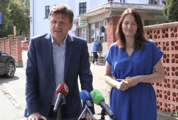 Kihallgatáson a rendőrségen a „szlovák Bonnie és Clyde”