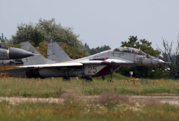 Betörtek a kecskeméti katonai repülőbázisra – MiG vadászgépek alkatrészeit lopták el