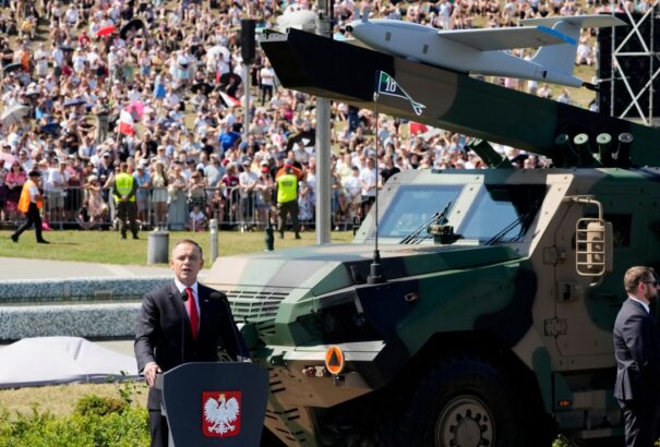 Áll a bál Lengyelországban: Nawrocki vétózott, leállhat a Starlink Ukrajnában