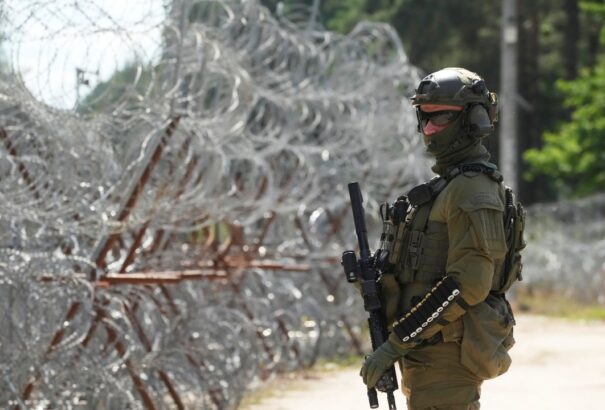 Pattanásig feszült a helyzet a lengyel-belarusz határon: migránsok próbáltak meg áttörni