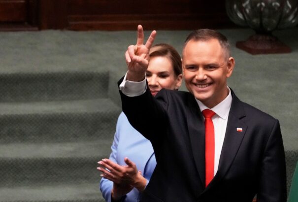 Trump külön kérésére Tusk helyett a konzervatív Nawrocki elnök képviselte Lengyelországot az európai villámkonferencián